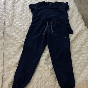 Jaanuu top (m) and (s) jogger bottom scrub set like new